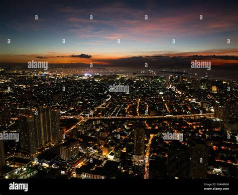 HOW MAKATI BUSY AT NIGHT .